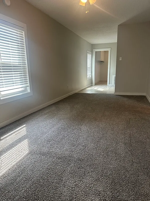 2 bed, 1.0 bath, 900 sqft, $1,000 — Photo 3