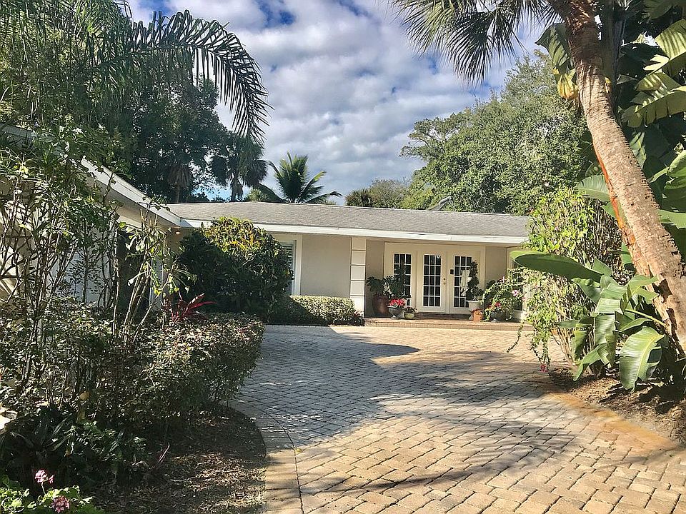 1st image of 555 Robin Hood Dr