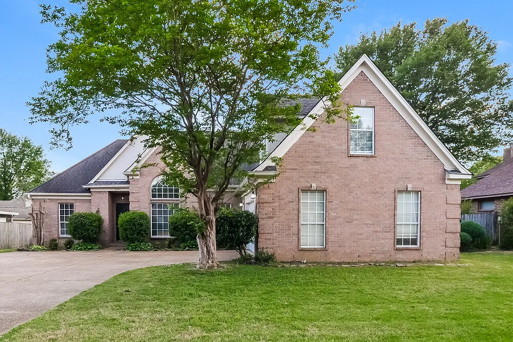 3 bed, 2.0 bath, 2520 sqft, $3,380 — Photo 1