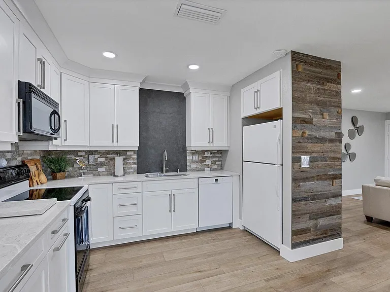 201 Airport Ave E #722 — Photo 11
