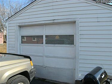 4th image of 33 Whitman Ln