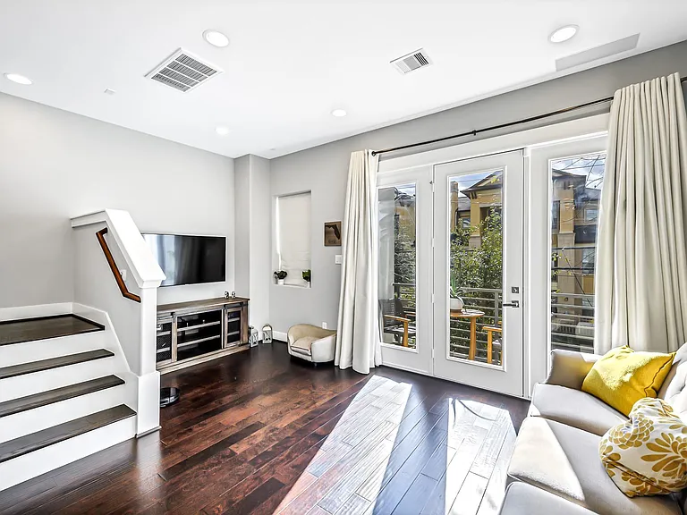 3105 Gillespie St — Photo 16