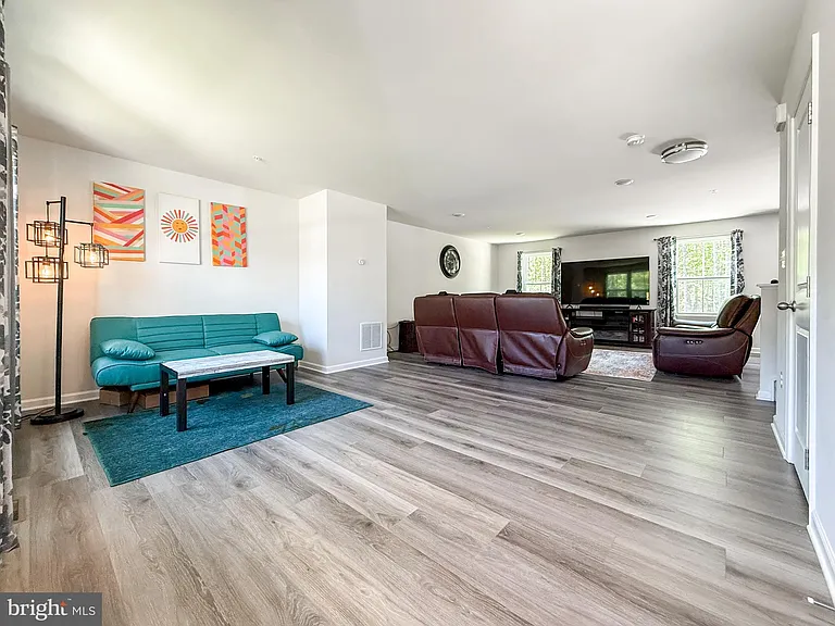 91 Goldspire Dr — Photo 6