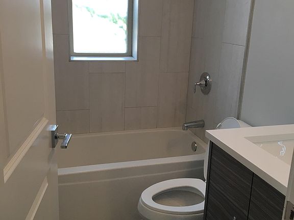 5th image of 3921 N Janssen Ave #1F