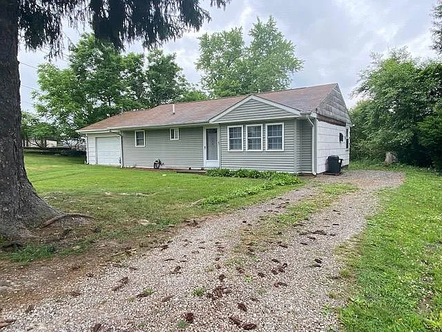 3 bed, 1.0 bath, 1200 sqft, $1,500 — Photo 2
