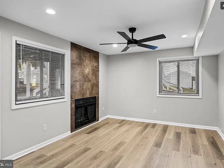 407 Shelby Ct — Photo 8