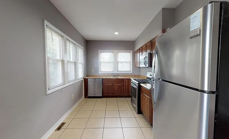 201 Comstock Ave #2R — Photo 10