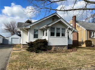 24 Roswell St, Milford, CT 06460