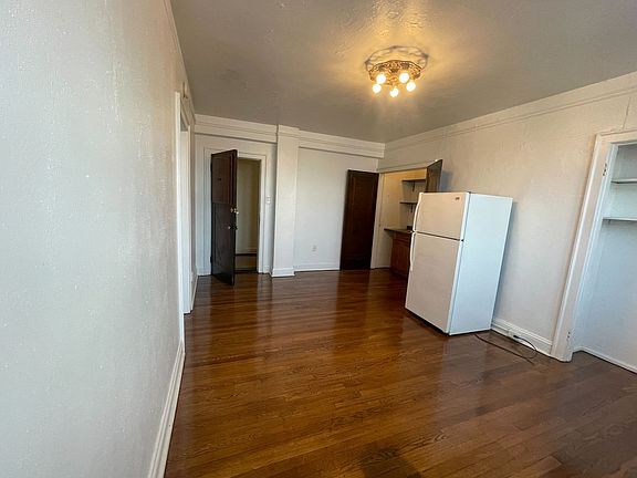 4th image of 3651 S Grand Blvd #206