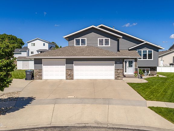 3rd image of 800 Dianes Ct NE