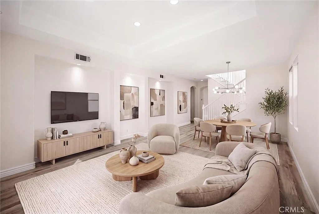 4 bed, 2356 sqft, $5,500 — Photo 2