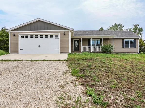 13383 Wildridge Dr, Wamego, KS 66547