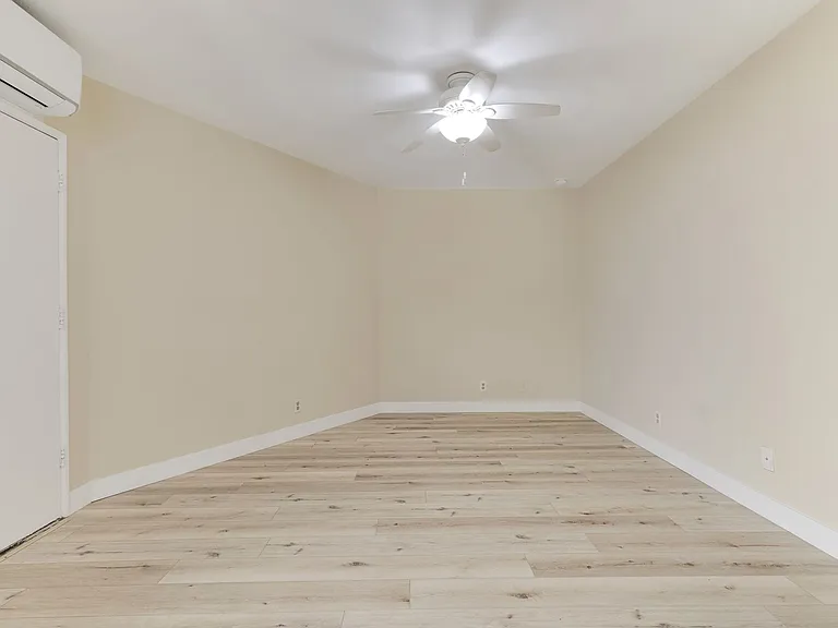 1690 E Hillcrest Dr — Photo 9