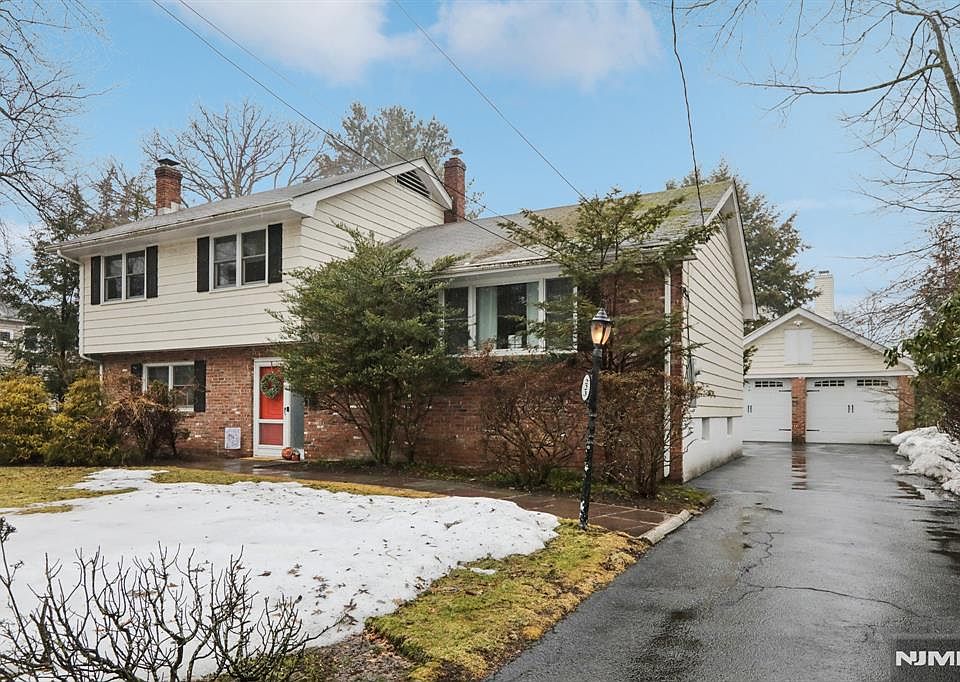 1st image of 223 Florence Rd