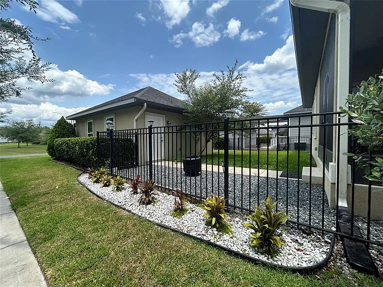 11788 SW 30th Ave — Photo 29