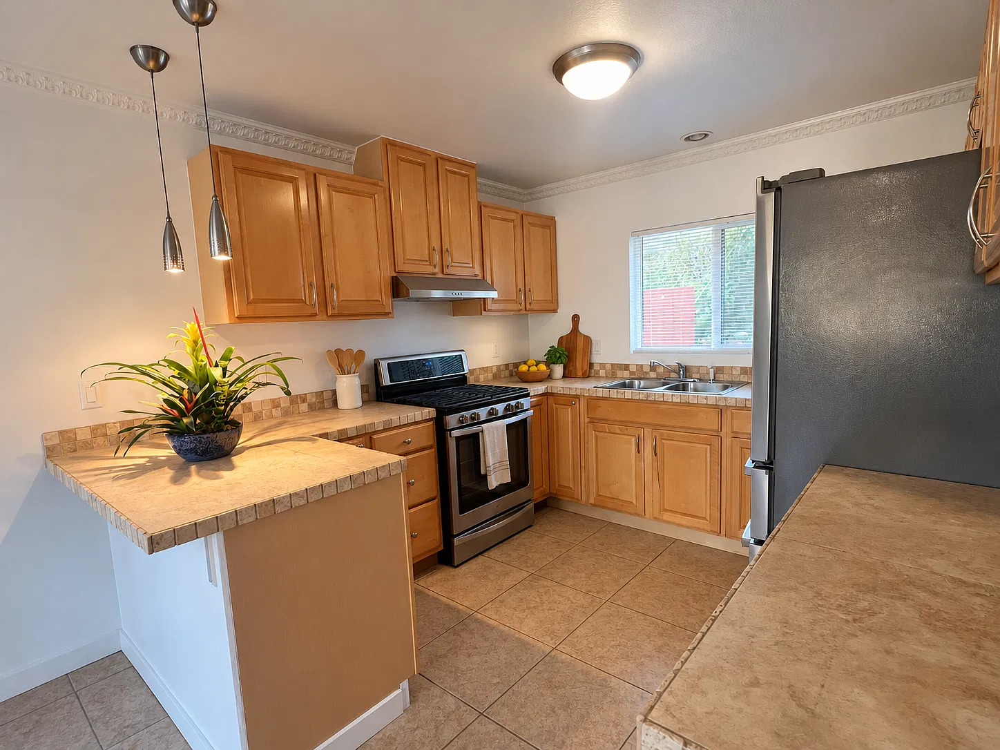 4 bed, 1184 sqft, $3,900 — Photo 3