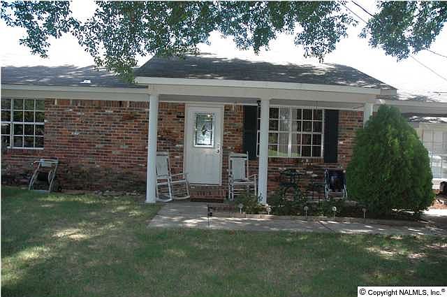2nd image of 514 Blaine Dr SW