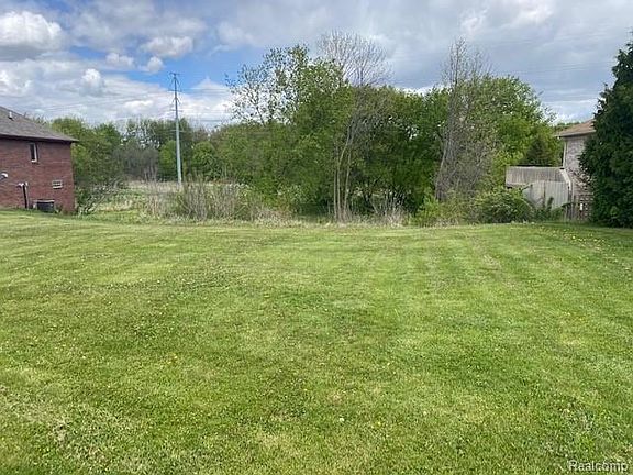 5th image of 611 Old Farm Ln