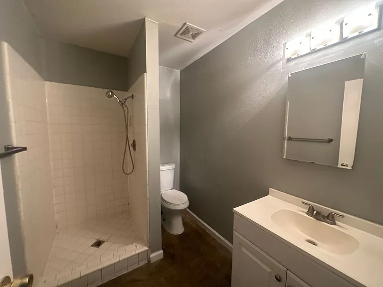 1331 Frankfort Ct — Photo 10