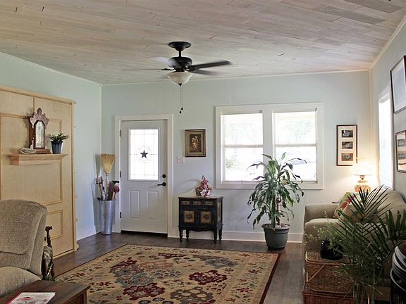3rd image of 210 S Avenue M