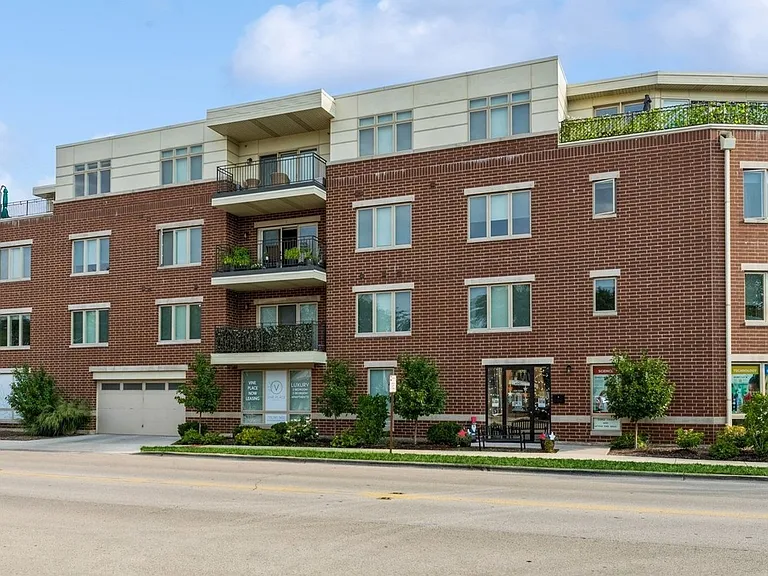 Vine Place Apartments — Photo 3