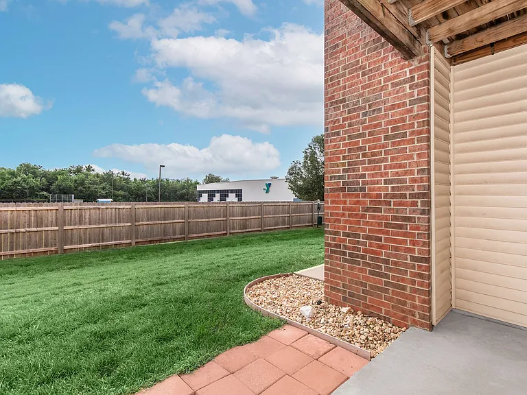 Hawthorn Suites 3 Bed 2 Bath Patio