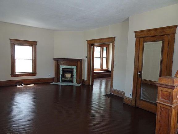 2nd image of 239 Pearl St