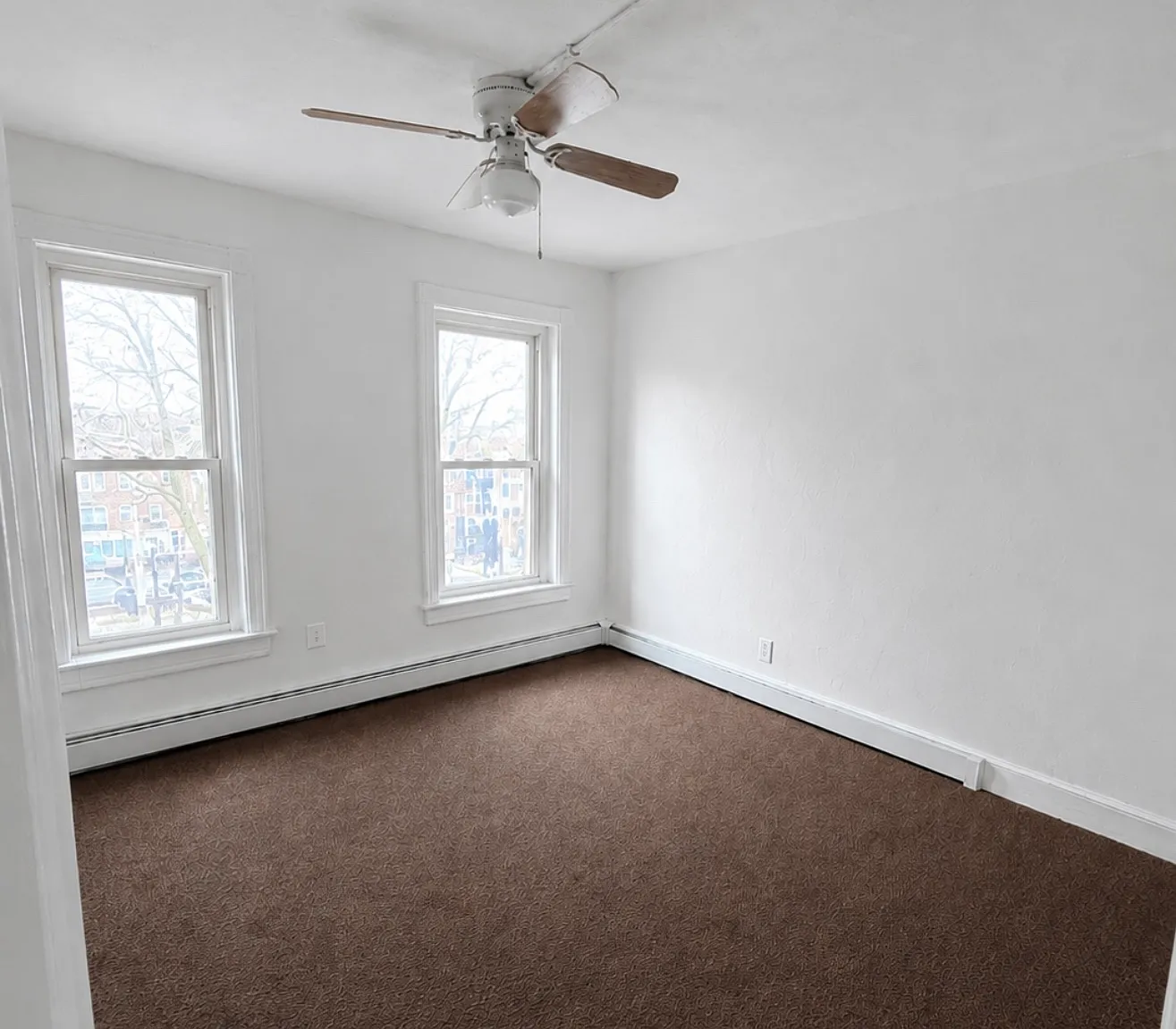 3 bed, 1092 sqft, $2,090 — Photo 2