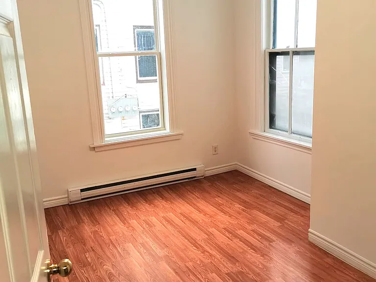 314 Princess St — Photo 6