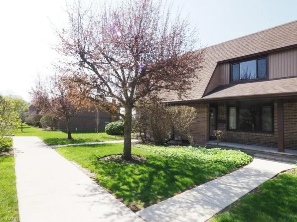 279 Sandowne Dr #32, Waterloo, ON N2K 2C1
