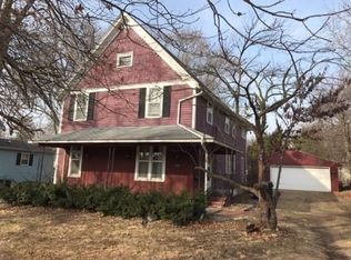 410 32nd St NE, Cedar Rapids, IA 52402
