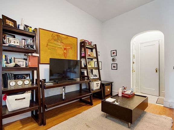 3rd image of 208 W 80th St APT 2C