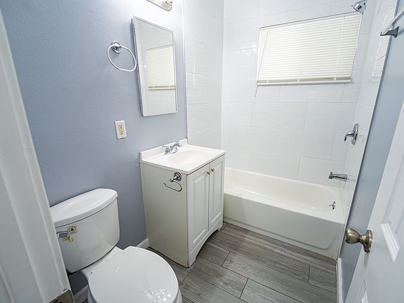 5th image of 1020 E 12th St APT 4
