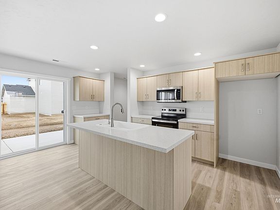 3rd image of 13718 Inman Ct