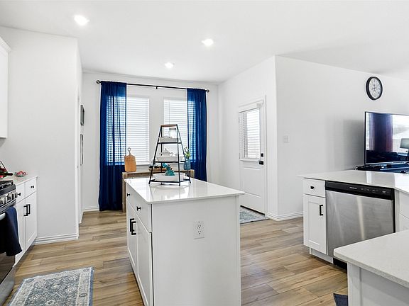 5th image of 1333 Almond Rd