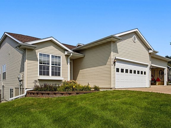 2nd image of 931 Willow Ln #B