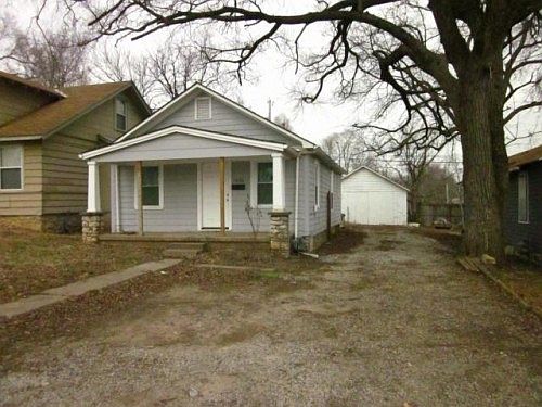 2nd image of 1822 E 81st Ter