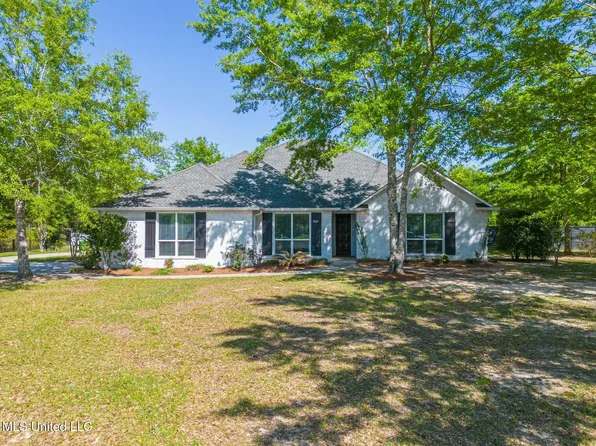 8521 Julia Dr, Vancleave, MS 39565