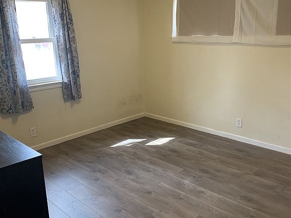 3rd image of 1502 Park Ave
