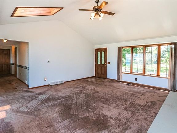 5th image of 15 Summer Haven Dr