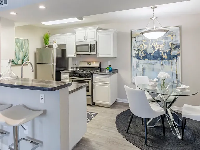 Millennium East Luxury Apartment Homes — Photo 11