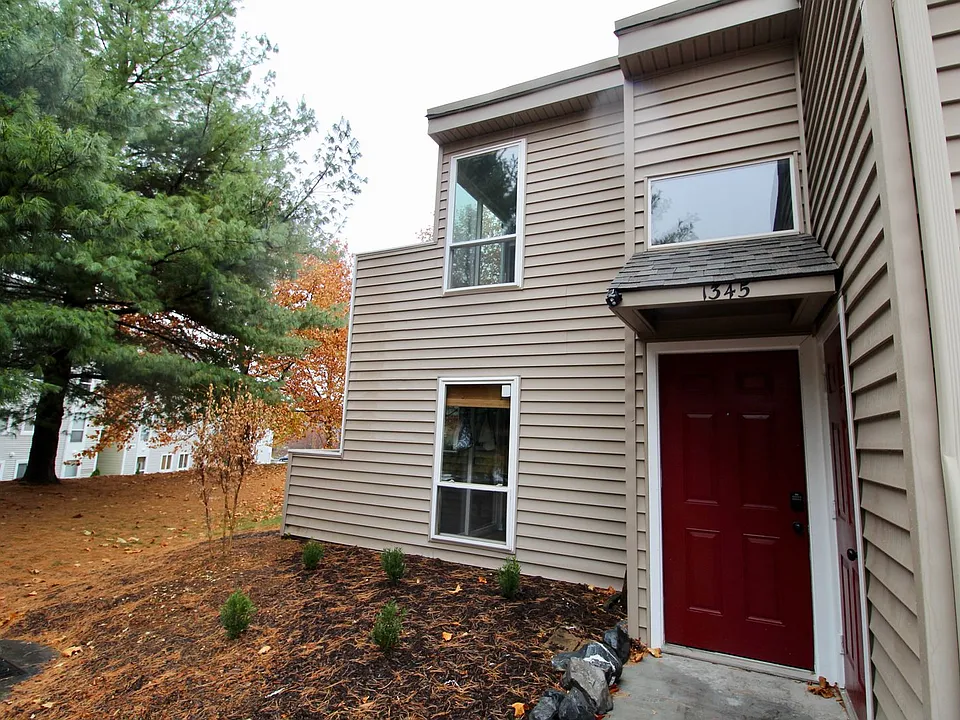 1345 Bradley Dr
