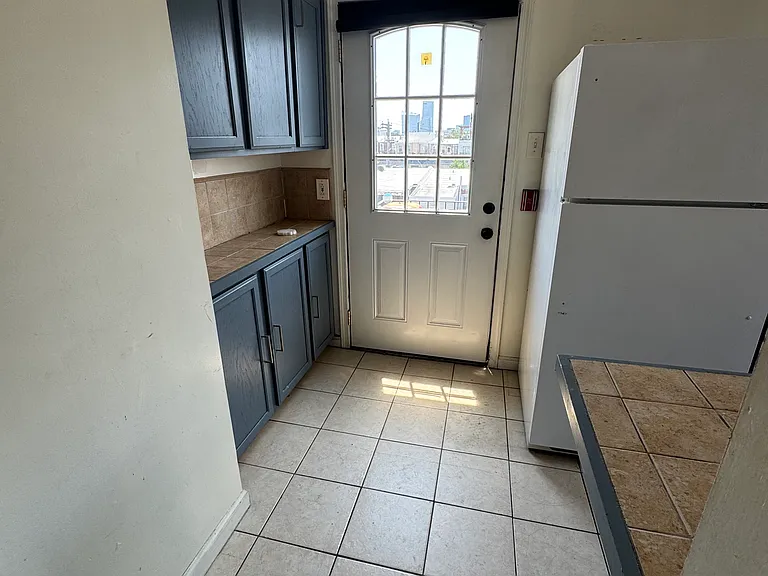 2812 W Girard Ave #3 — Photo 3