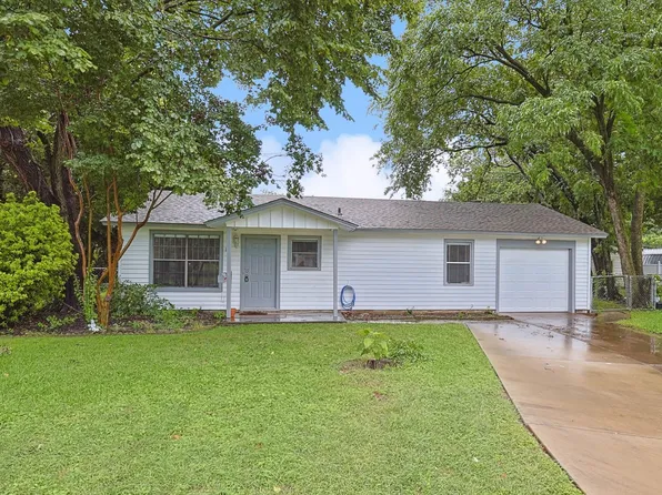 111 Denton Cir, Euless, TX 76039