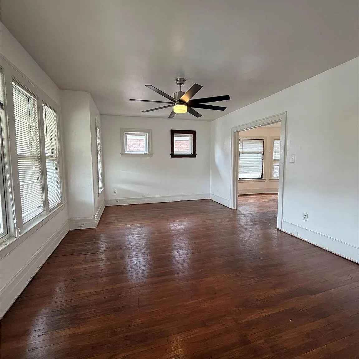3 bed, 1.0 bath, 2380 sqft, $2,200 — Photo 3