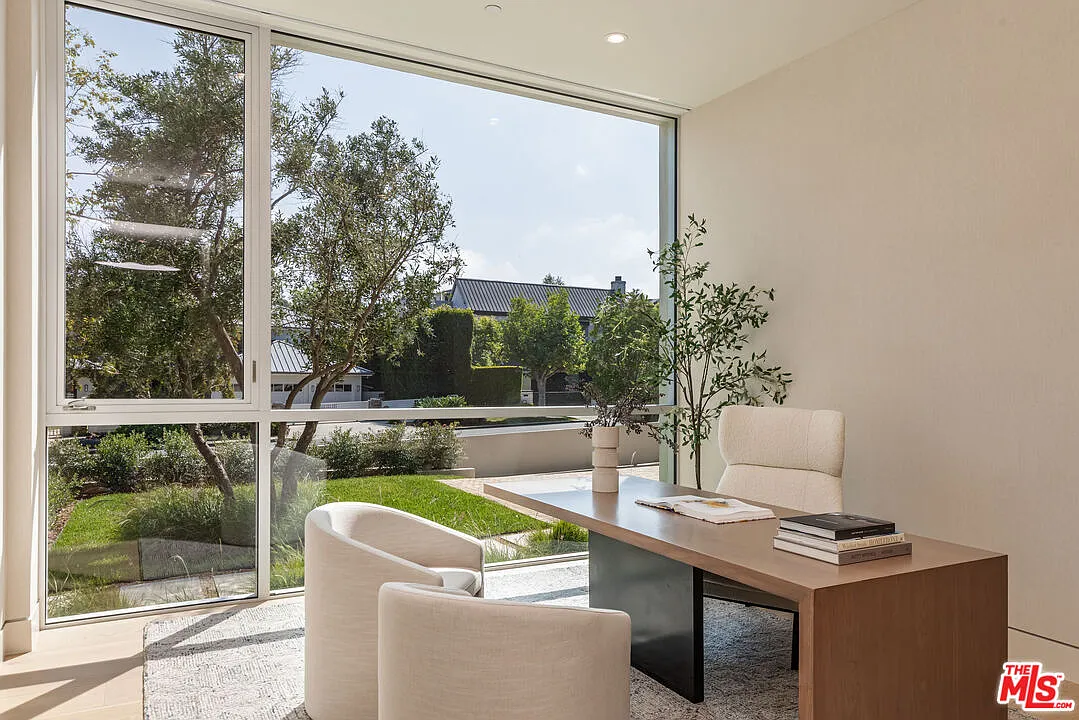 7 bed, 9.0 bath, 8990 sqft, $100,000 — Photo 4