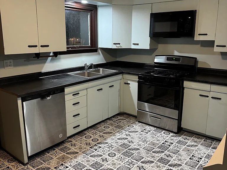 100 W King St #A — Photo 12