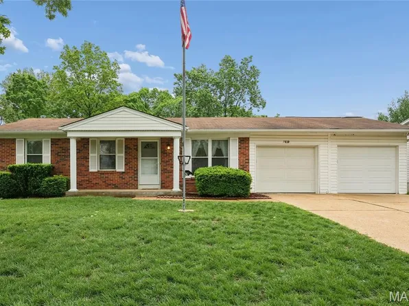 1418 Twin Trails Dr, Fenton, MO 63026