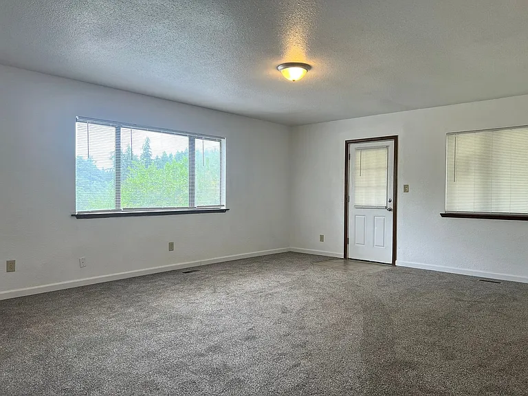 210 23rd Ave — Photo 3