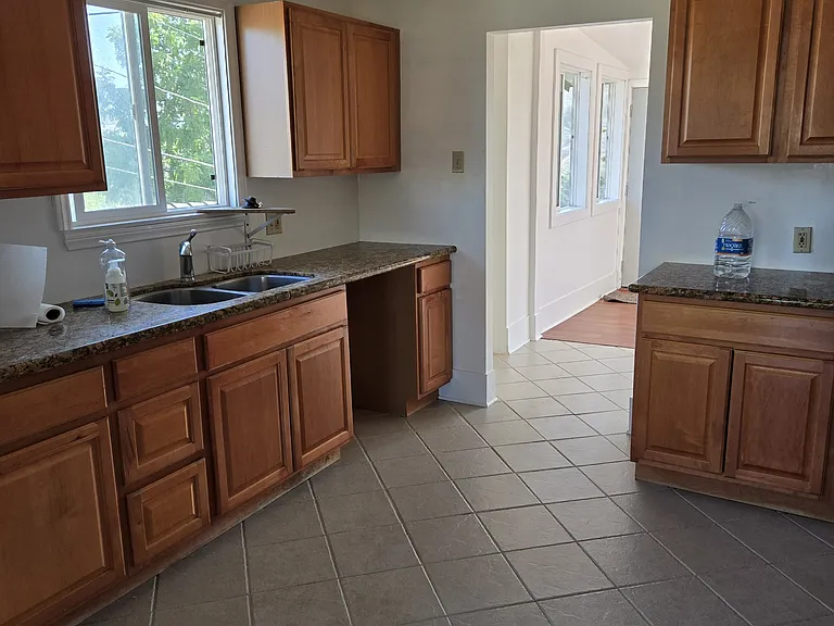 2622 Thomas St — Photo 18